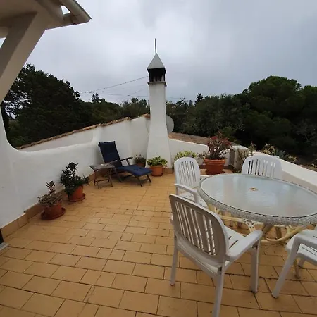 Castelo Do Mar, 3 Bedroom With Private Pool In Large Garden, 400m To And Close To Village Carvoeiro (Lagoa)