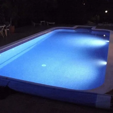 Castelo Do Mar: Beachside With Private Pool And Garden
