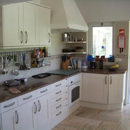 Castelo Do Mar, 3 Bedroom With Private Pool In Large Garden, 400m To And Close To Village Villa Carvoeiro (Lagoa)