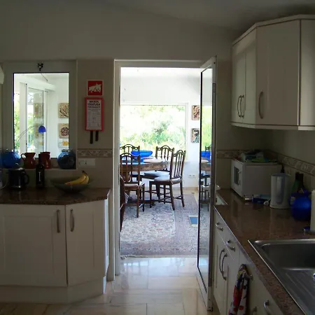 Villa Castelo Do Mar, 3 Bedroom With Private Pool In Large Garden, 400m To And Close To Village