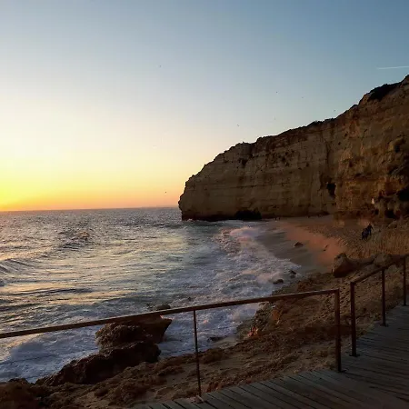 Castelo Do Mar: Beachside With Private Pool And Garden Carvoeiro (Lagoa)