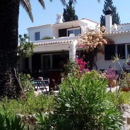 Villa Castelo Do Mar, 3 Bedroom With Private Pool In Large Garden, 400m To And Close To Village *