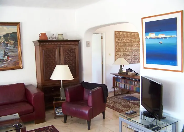 Castelo Do Mar, 3 Bedroom With Private Pool In Large Garden, 400m To And Close To Village 빌라 카르보에이루