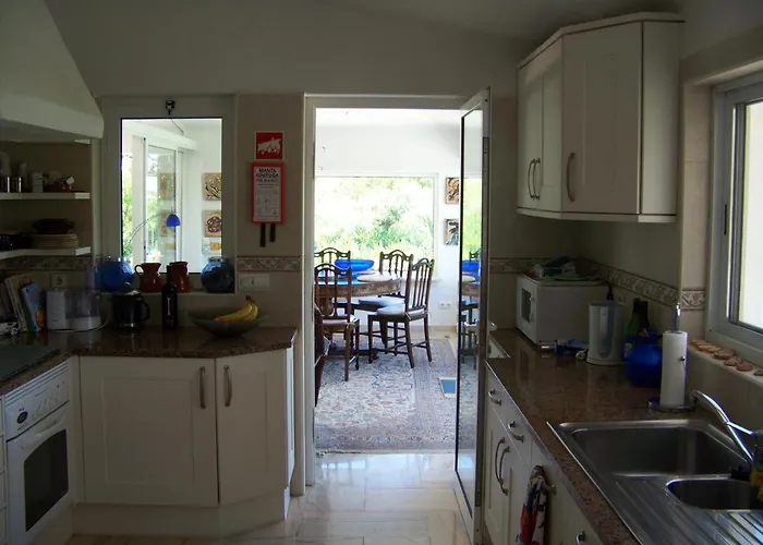 빌라 Castelo Do Mar, 3 Bedroom With Private Pool In Large Garden, 400m To And Close To Village