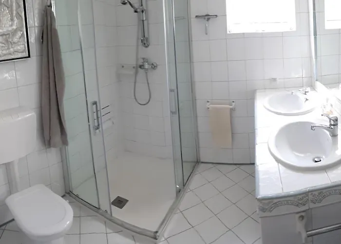 빌라 Castelo Do Mar, 3 Bedroom With Private Pool In Large Garden, 400m To And Close To Village