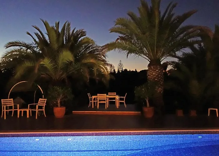 Castelo Do Mar, 3 Bedroom With Private Pool In Large Garden, 400m To And Close To Village * 카르보에이루
