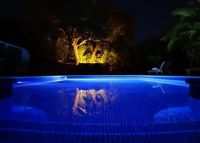 Castelo Do Mar, 3 Bedroom With Private Pool In Large Garden, 400m To And Close To Village 빌라