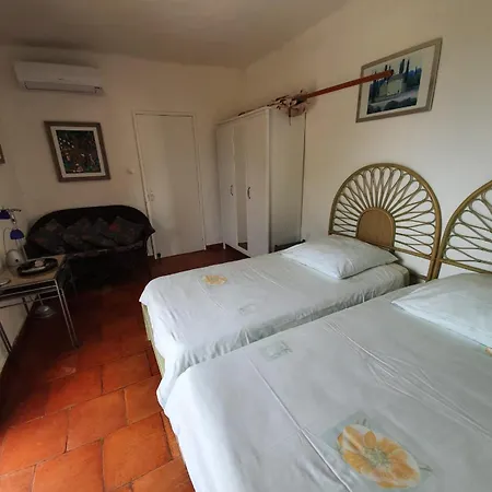 Castelo Do Mar, 3 Bedroom With Private Pool In Large Garden, 400m To And Close To Village * Carvoeiro